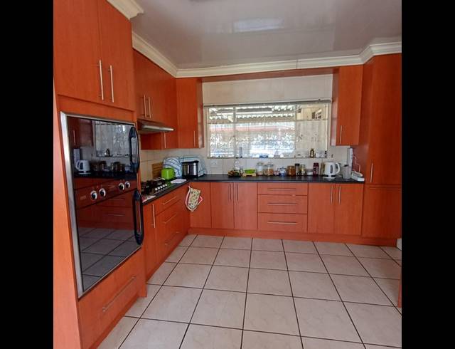 3 BEDROOM HOUSE FOR SALE IN BUYSCELIA